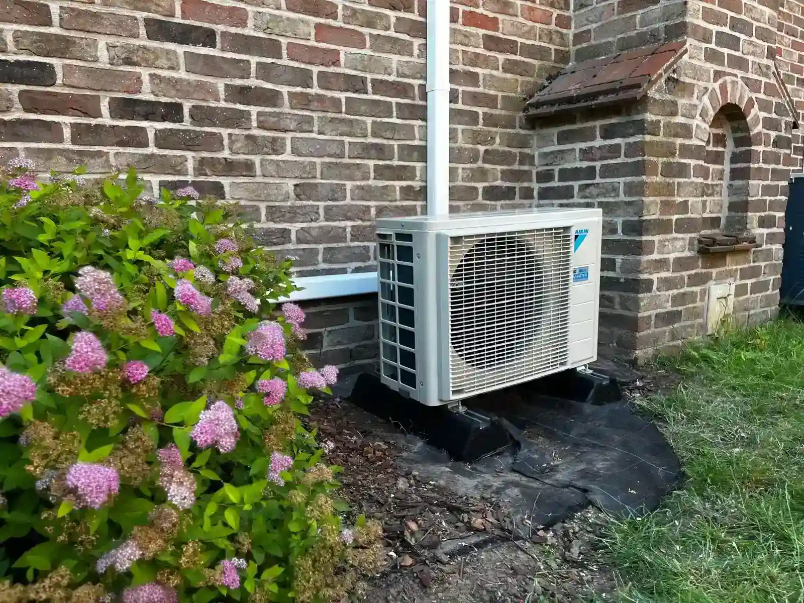 Vervanging van 4 elektrische radiatoren door 4 fluisterstille Daikin Perfera vloermodellen - afbeelding 1
